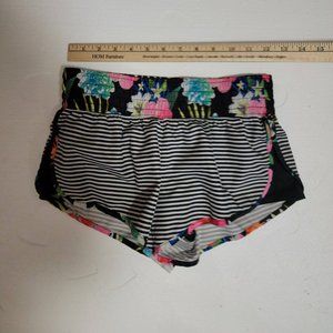 Super Cute Juniors' SO® Favorite Black Striped Floral Beach Shorts Size Small